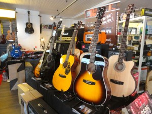 Cort Akustik Gitarren